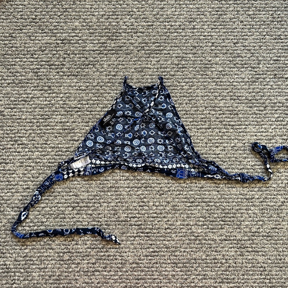 Lulu’s Crop Top - Picture 4 of 5